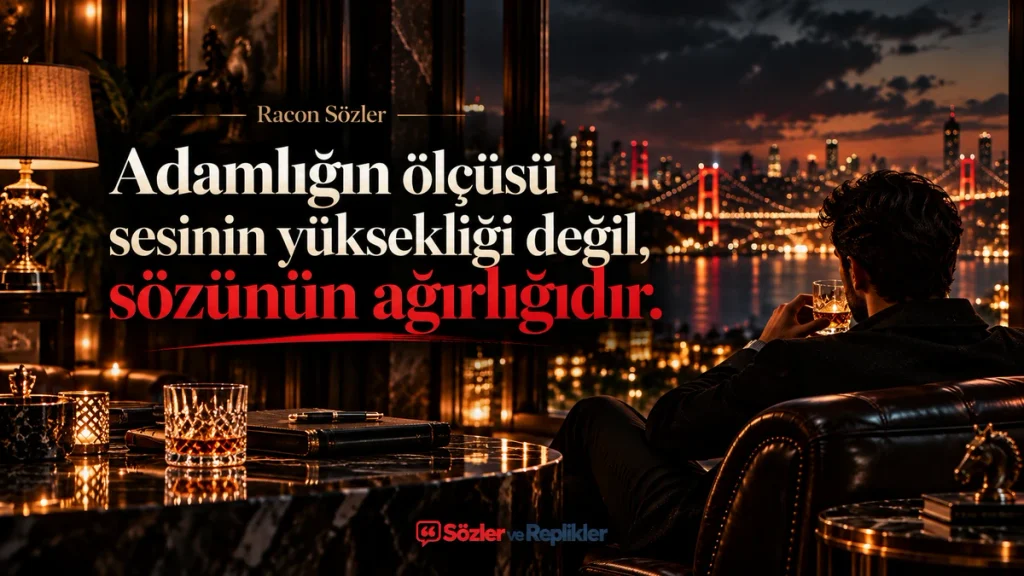 “Adamlığın ölçüsü sesinin yüksekliği değil, sözünün ağırlığıdır.” yazılı, İstanbul Boğazı ve ışıklı köprü manzarasına karşı oturan bir adam, masa ve sıcak akşam ışıklarının bulunduğu resimli racon sözü.